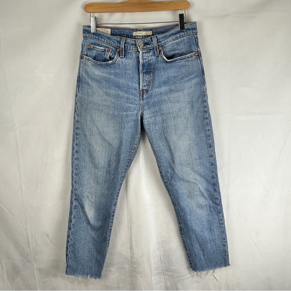 LEVI'S‎ Wedgie Premium Denim Size 28 Crop Button Fly Frayed Hem